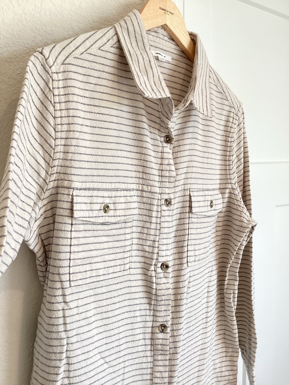 🌊O’Neill Women’s Long Sleeve Collared Button Down Shirt New Medium Gray Striped - Picture 6 of 11
